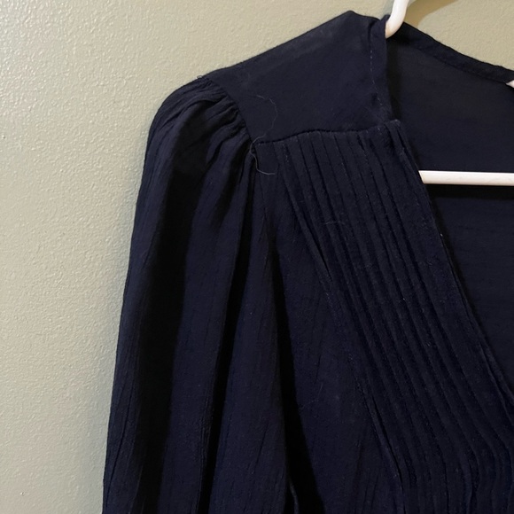 Nanette Lepore navy long sleeve front pleat blouse size medium - Picture 3 of 8